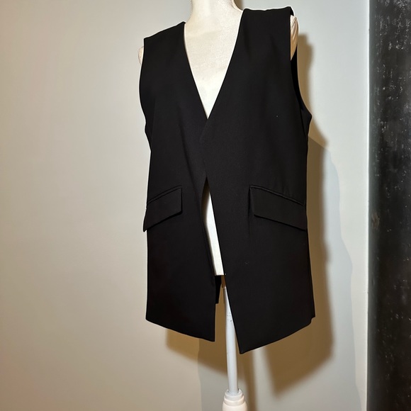 Zara unstructured vest, black, back split, drapes without buttons - Picture 2 of 9